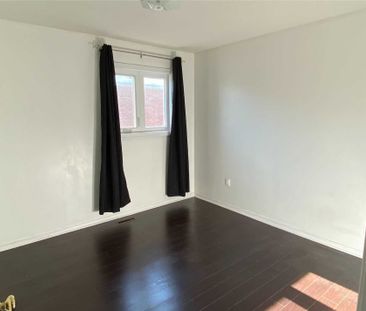 For Lease - 102 Bernard Avenue, Richmond Hill, Ontario - Photo 5