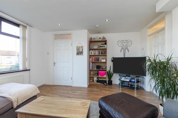 6 Fairview Road, Newtownabbey, BT36 6QP - Photo 1