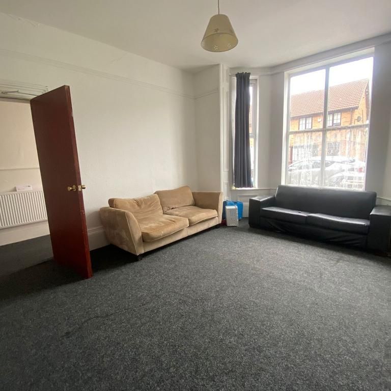 1 bedroom in a house share to rent - Photo 1