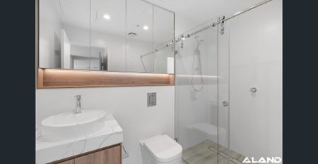 Level 19 | Two-Bedroom with Panoramic Water & Stadium Views - Photo 5