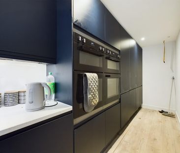 1 bedroom Flat To Let - Photo 2