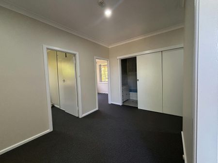 Spacious large home - Photo 4