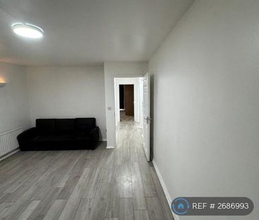 3 bedroom flat to rent - Photo 2