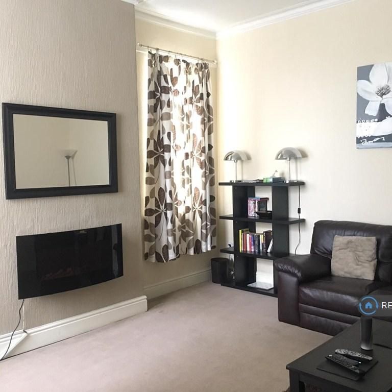 1 bedroom in a house share to rent - Photo 1