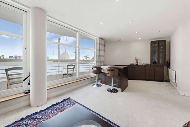 A well-presented riverside apartment set within a desirable development in E14. - Photo 1