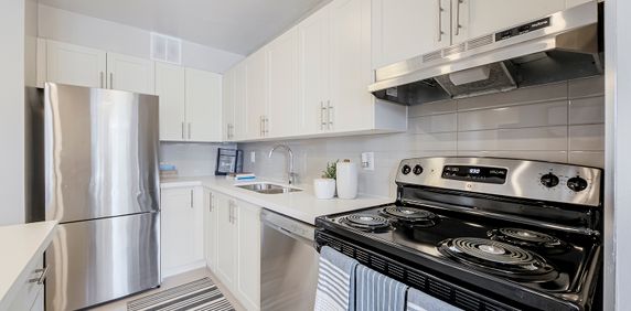 Parkway Forest Towers - Photo 2