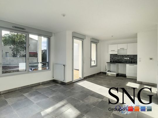 T3 AVEC TERRASSE, JARDIN ET DEUX PARKINGS - Photo 1