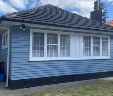 Family-Friendly Home in the Heart of Eastbourne - Photo 4