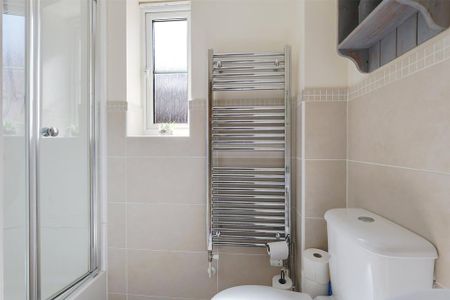 3 bedroom semi-detached house to rent - Photo 5