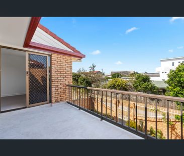 2/44 Venice Street, Mermaid Beach, Qld 4218 - Photo 5