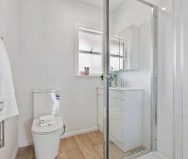 Charming 2BR Unit with Garden in Hauraki - Photo 2