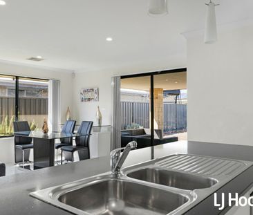 12 Hamsterley Way, Hilbert, WA 6112 - Photo 4