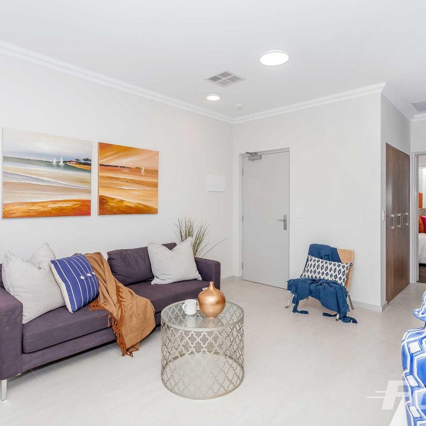 Beautiful Upstairs Apartment Living - Photo 1