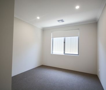 Brand New Three Bedroom Dual Living Property! - Photo 5