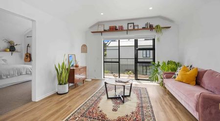 ALBANY - One Bedroom Apartment Opposite Pinehurst School! - Photo 2