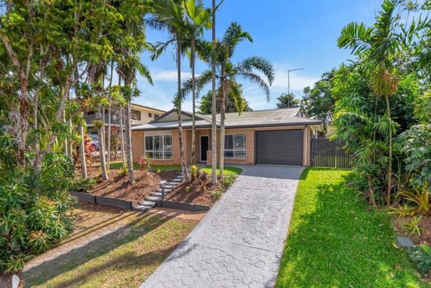 Elevated Home with Views - Full AC - 6x4 Shed - 13Kw Solar - Photo 1