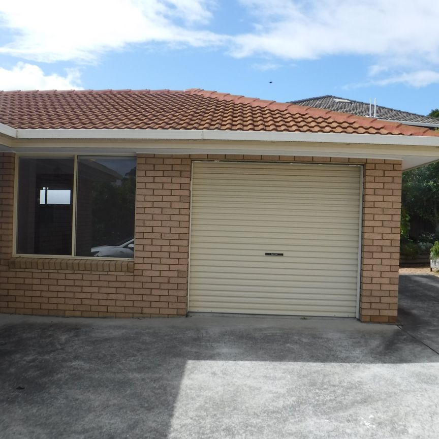 2/4 Hickson Place, West Hobart TAS 7000 - House For Rent | Domain - Photo 1