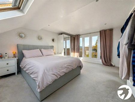 4 bedroom semi-detached house to rent - Photo 4