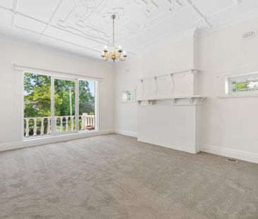 Renovated 4-Bedroom Art Deco Home in Prized Location - Photo 1