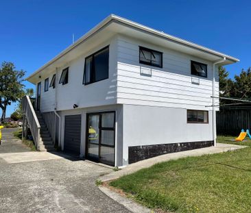 Three Bedroom Family Home - Photo 3