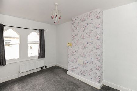 3 bedroom Terraced House to rent - Photo 2