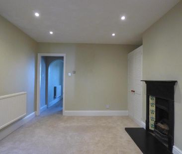 2 bedroom end of terrace house to rent - Photo 4