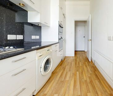 Flat to rent on - Photo 1