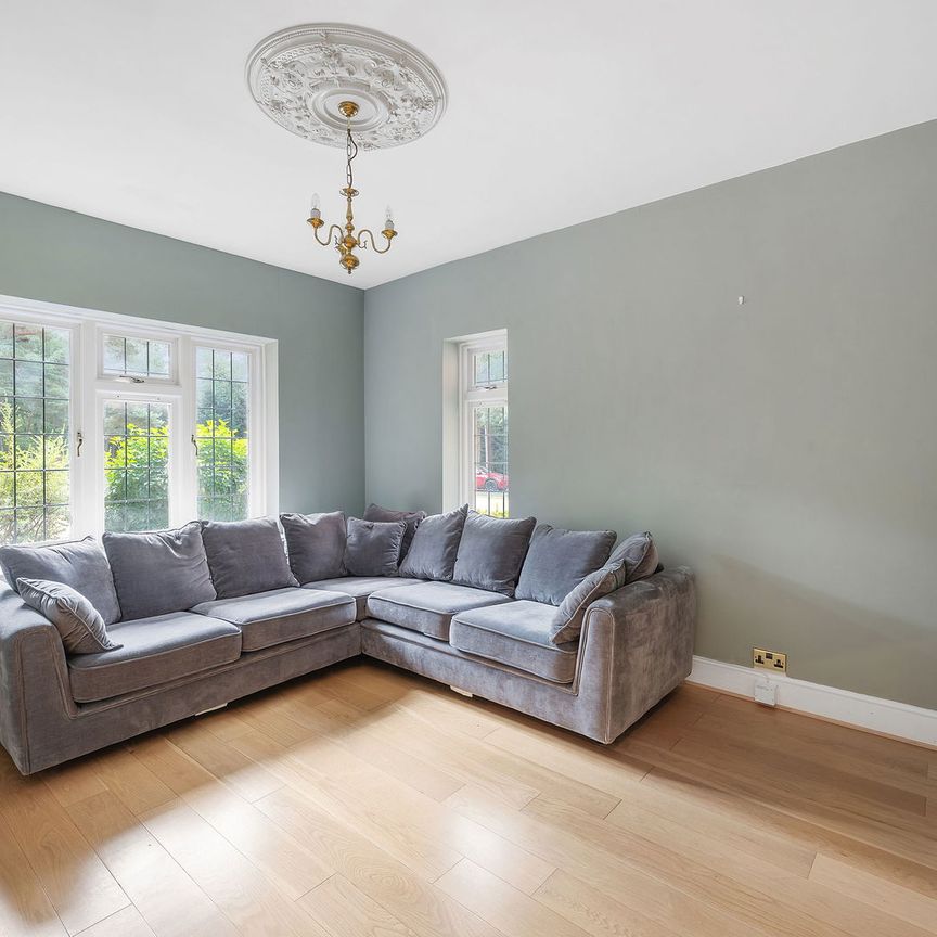 Byfleet Road, Cobham, KT11 - Photo 1