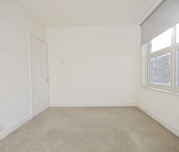 3 bedroom House To Let - Photo 5