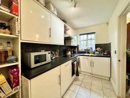 2 bedroom mews to rent - Photo 4