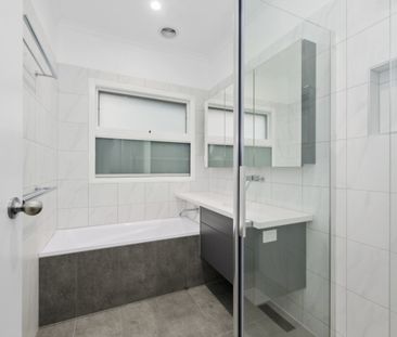 Renovated 3 Bedroom Townhouse in Great Location - Photo 5