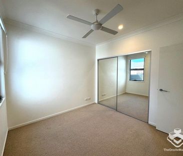 Bright and Roomy Waterfront Townhouse in Emerald Lakes - Photo 4