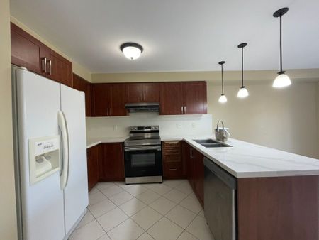 For Lease - 72 Darren Avenue, Whitby, Ontario - Photo 4