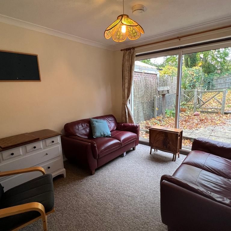 4 bedroom semi-detached house to rent - Photo 1