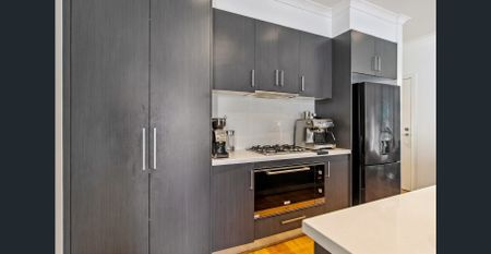 Recently Refreshed 3-Bed Haven – Easy Living with Gardening Included! - Photo 5
