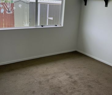 Three bedroom home - Photo 2