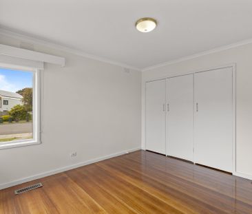 Spacious Family Living in Prime Mount Waverley Location - Photo 6