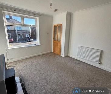 3 bedroom semi-detached house to rent - Photo 2