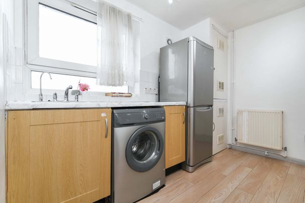 Spacious 1 Bed flat to let in East Ham - Photo 1