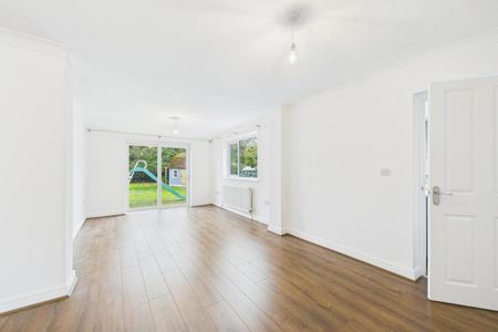 4 bedroom detached house to rent - Photo 4