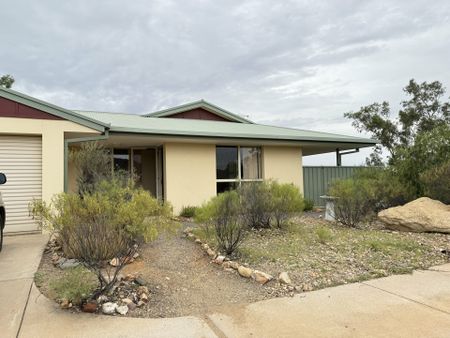 3 BEDROOM 1 BATHROOM UNIT IN LARAPINTA RECENTLY RENOVATED - Photo 4