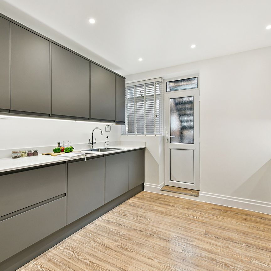 Stafford Court, W8, London - Photo 1