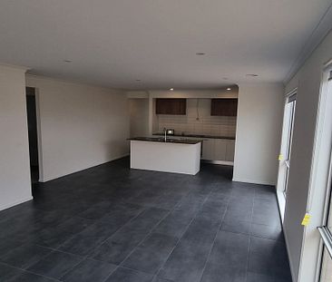 Experience Luxury Living for Just $500/week: Your Dream Home Awaits at 26 Carisbrook Crescent! - Photo 4