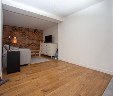 4 bedroom semi-detached house to rent - Photo 1