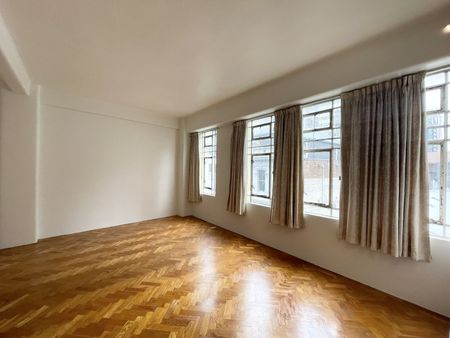 Renovated Character Apartment - Photo 4