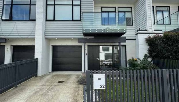 Modern 4-Bedroom Executive Home for Rent – Prime Takanini Location! - Photo 1