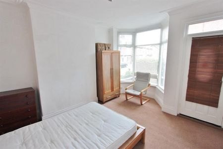 3 bedroom House To Let - Photo 3