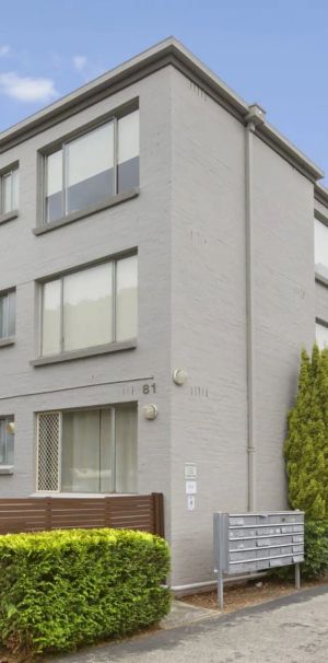 LIGHT, BREEZY AND SECURE APARTMENT - Photo 1