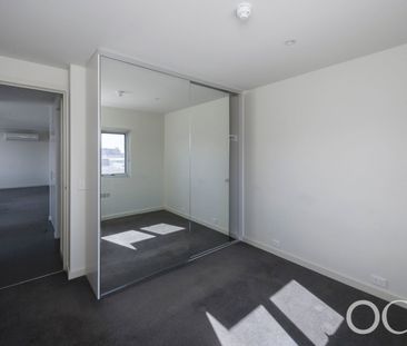 Open the Door To Sophisticated City Living in the Heart of Adelaide - Photo 4