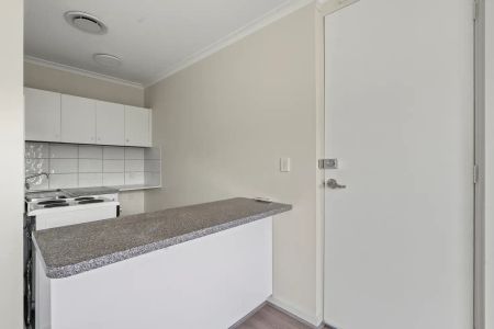 “Studio Living in the Heart of St Kilda” - Photo 5
